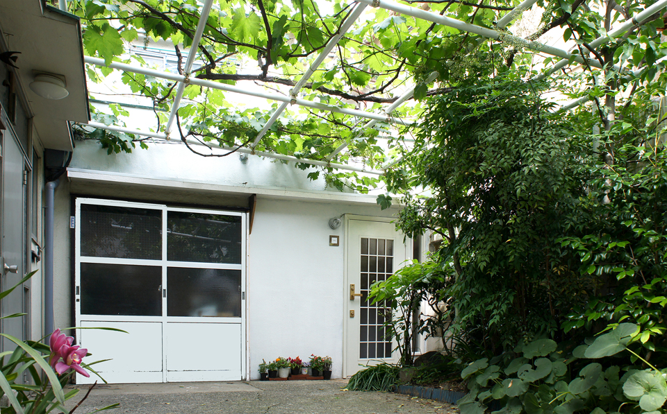 ぶどう棚のあるアパートメント